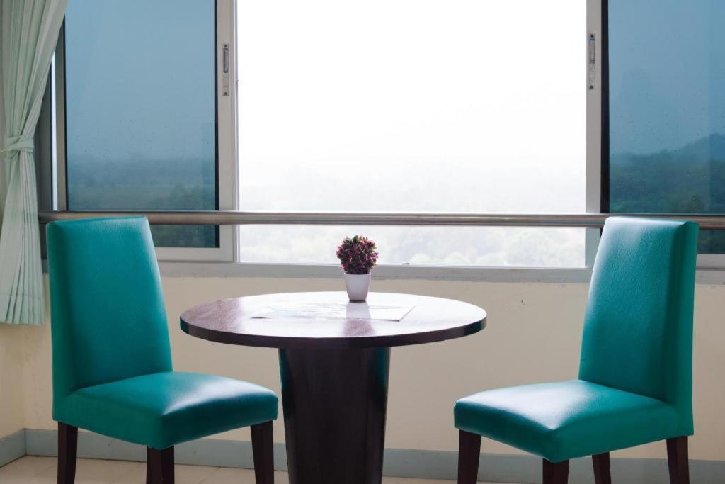 Nice Beach Hotel Rayong Esterno foto