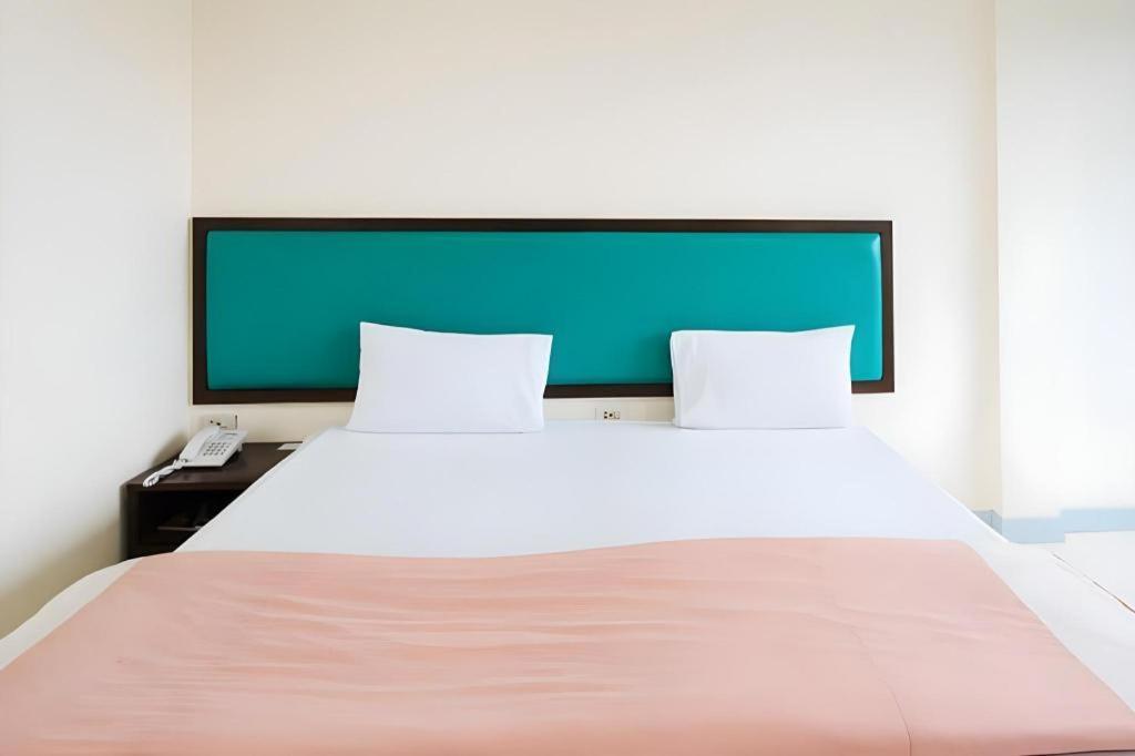 Nice Beach Hotel Rayong Esterno foto