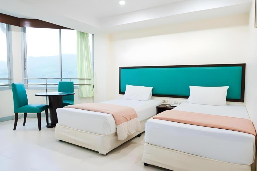 Nice Beach Hotel Rayong Esterno foto