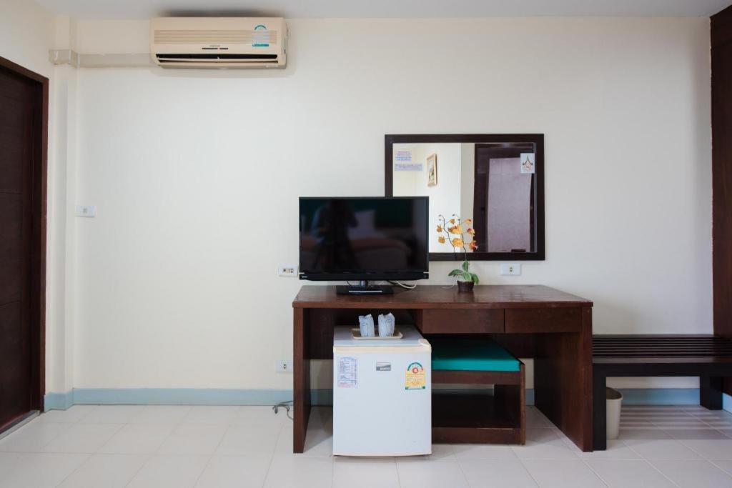 Nice Beach Hotel Rayong Esterno foto
