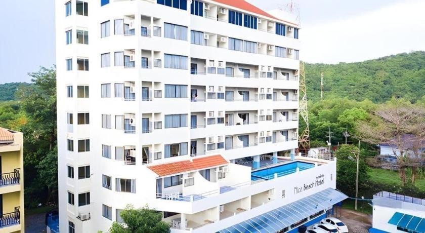 Nice Beach Hotel Rayong Esterno foto