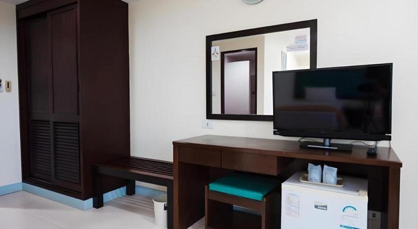 Nice Beach Hotel Rayong Esterno foto