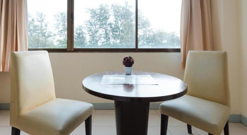 Nice Beach Hotel Rayong Esterno foto