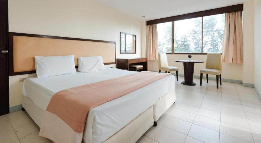 Nice Beach Hotel Rayong Esterno foto
