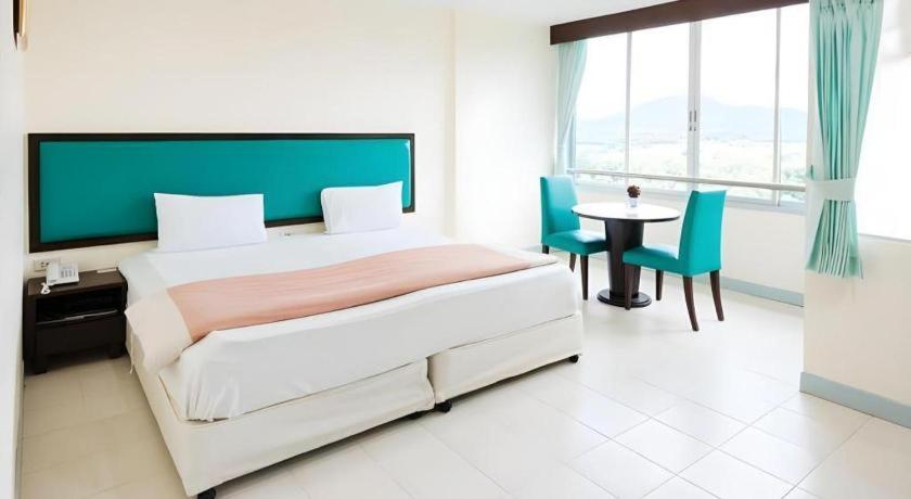 Nice Beach Hotel Rayong Esterno foto