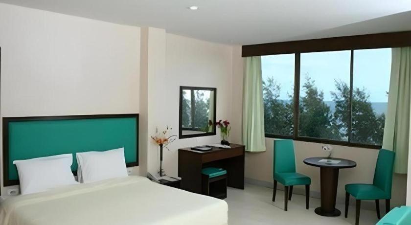 Nice Beach Hotel Rayong Esterno foto