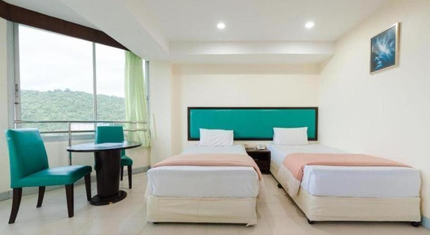 Nice Beach Hotel Rayong Esterno foto