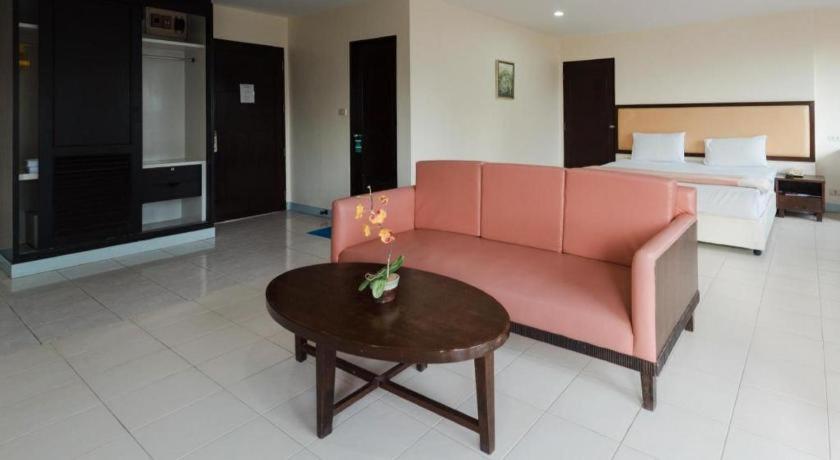 Nice Beach Hotel Rayong Esterno foto