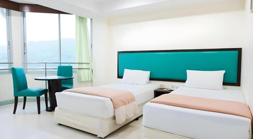 Nice Beach Hotel Rayong Esterno foto