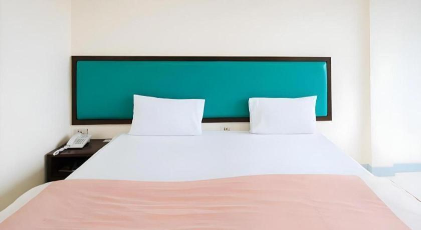 Nice Beach Hotel Rayong Esterno foto