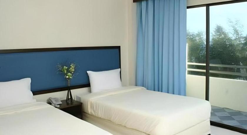 Nice Beach Hotel Rayong Esterno foto