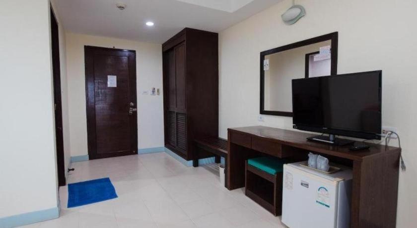 Nice Beach Hotel Rayong Esterno foto
