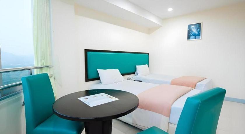 Nice Beach Hotel Rayong Esterno foto