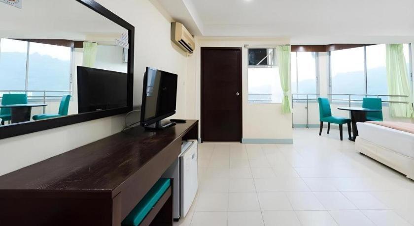 Nice Beach Hotel Rayong Esterno foto