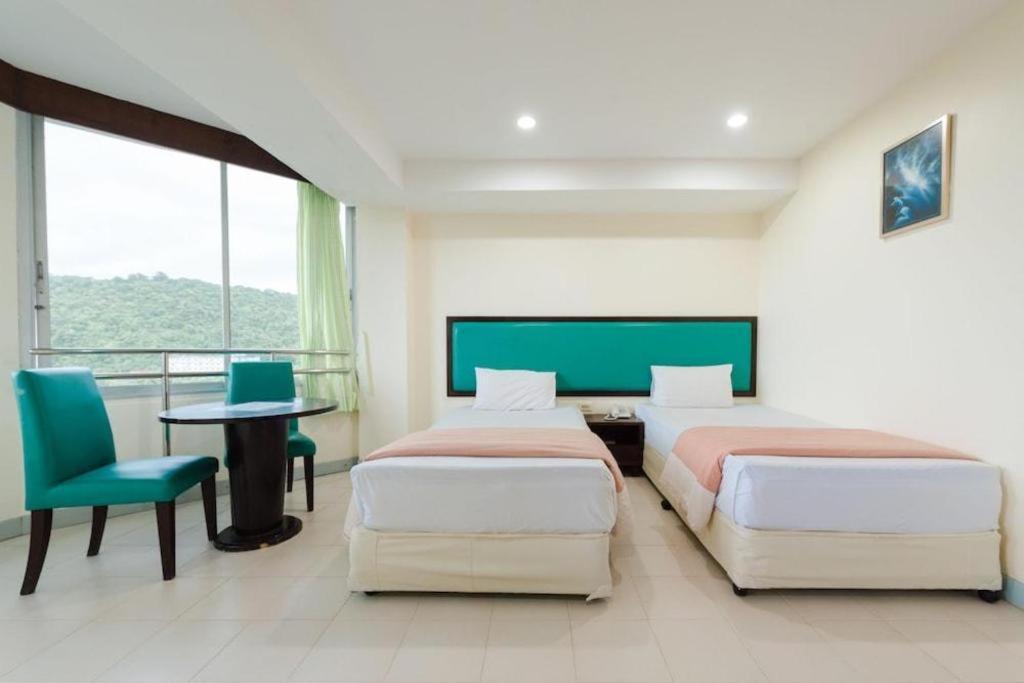 Nice Beach Hotel Rayong Esterno foto