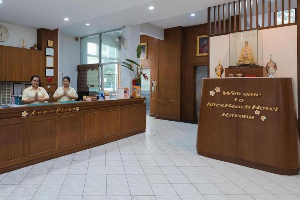 Nice Beach Hotel Rayong Esterno foto